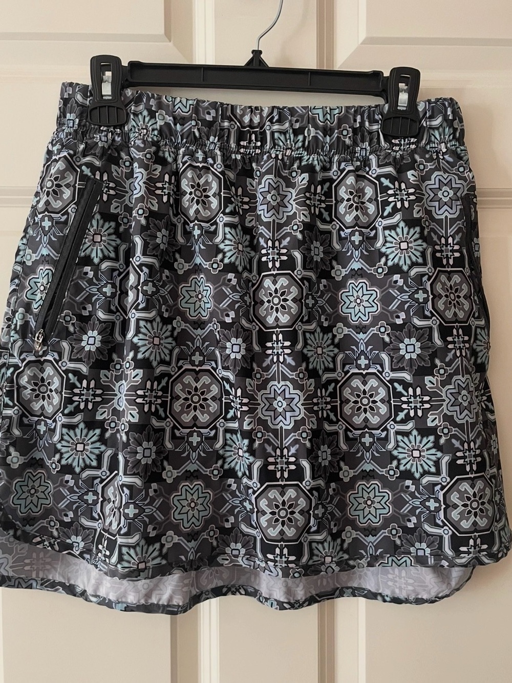 ZeroXposur Black & Gray Geometric Print skort